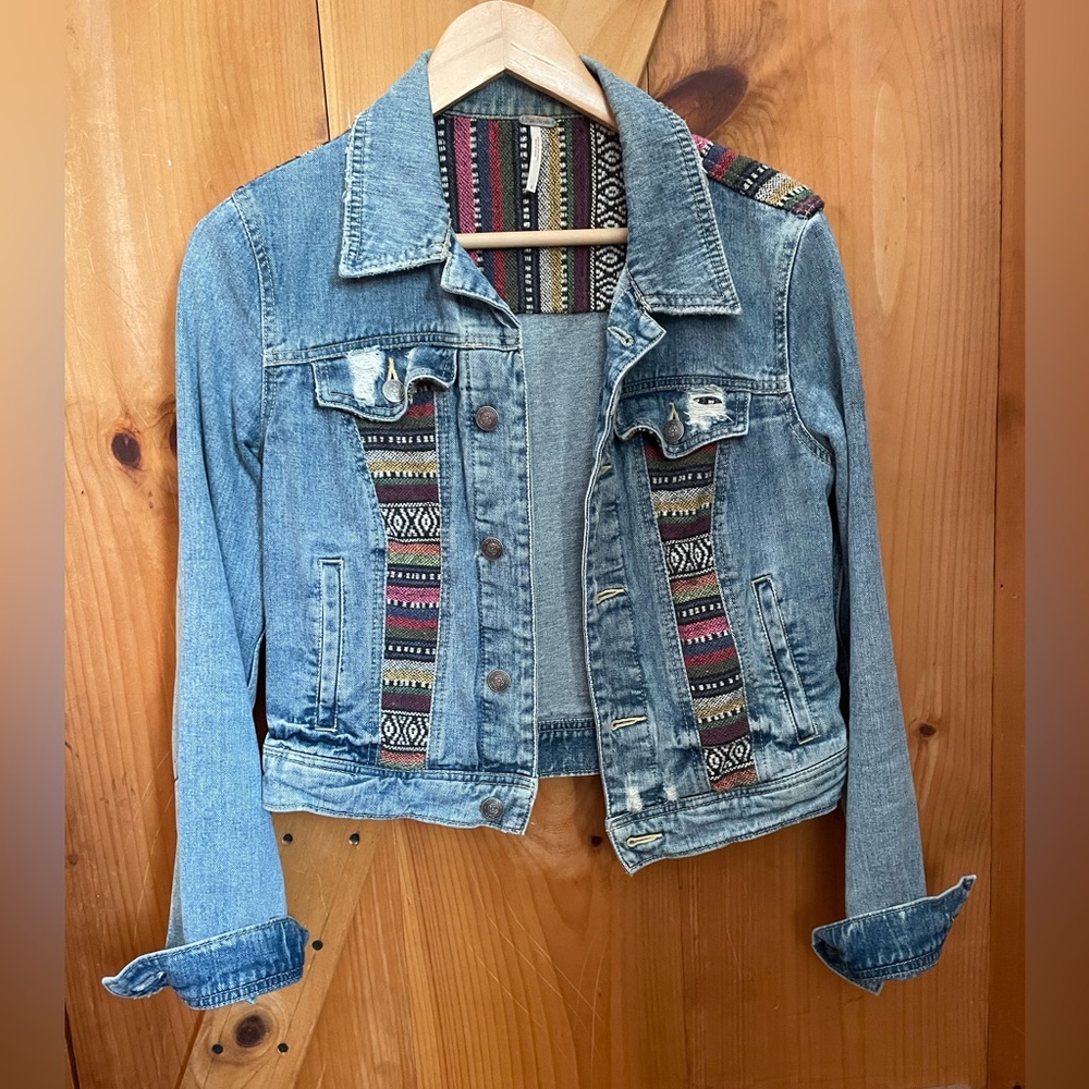 Free people boho denim jacket with embroidery panels, size 6